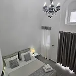 Unique Leta 산토리니