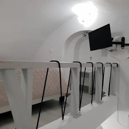 Unique Leta * Φηρά