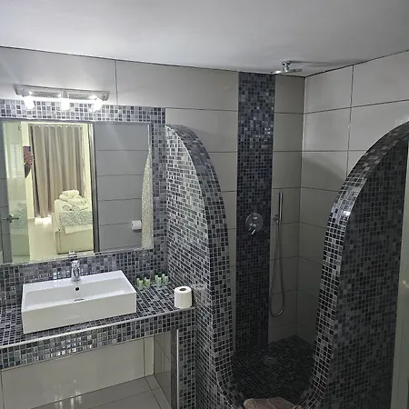 Unique Leta * Φηρά