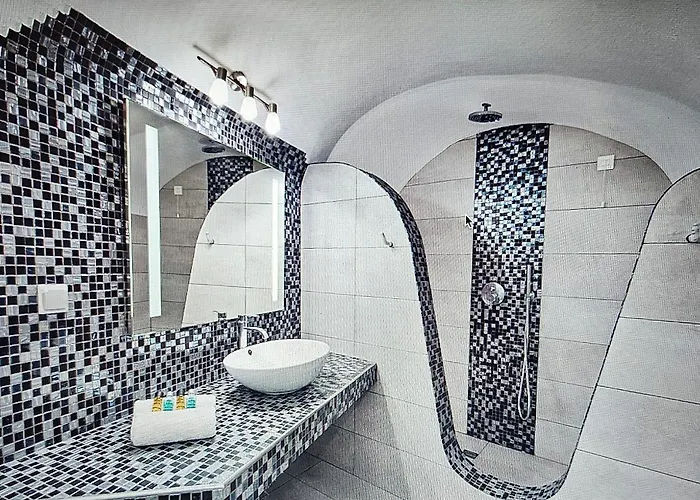 Unique Leta * Fira (Santorini)